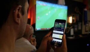 Is it better to bet on mobile or computer
