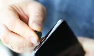 peut on enlever la carte sim sans éteindre le téléphone