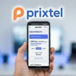 Logo Prixtel flottant sur un smartphone affichant des forfaits mobiles sans engagement.